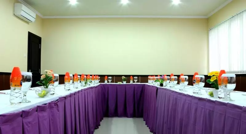 Hotel Maumu  & Lounge