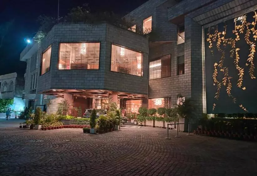 هتل Natraj Rishikesh