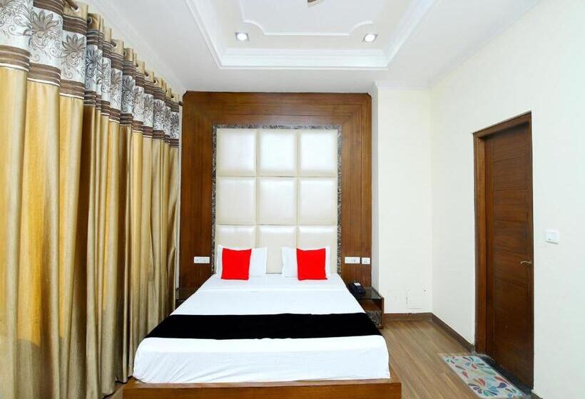 ホテル Sanjog International