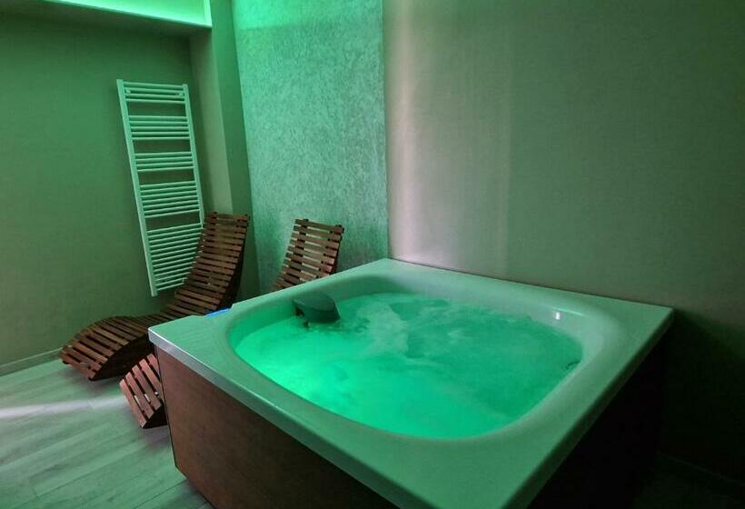 مبيت وإفطار Accanto Alle Mura Rooms & Relax Spa