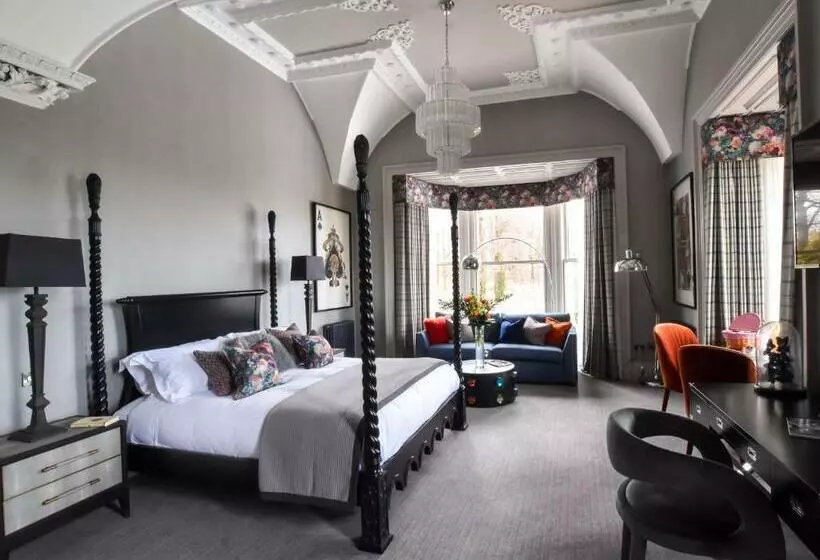 Hotelli The Meadowpark Bar, Kitchen & Rooms