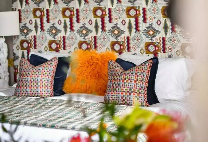 Hotelli The Meadowpark Bar, Kitchen & Rooms