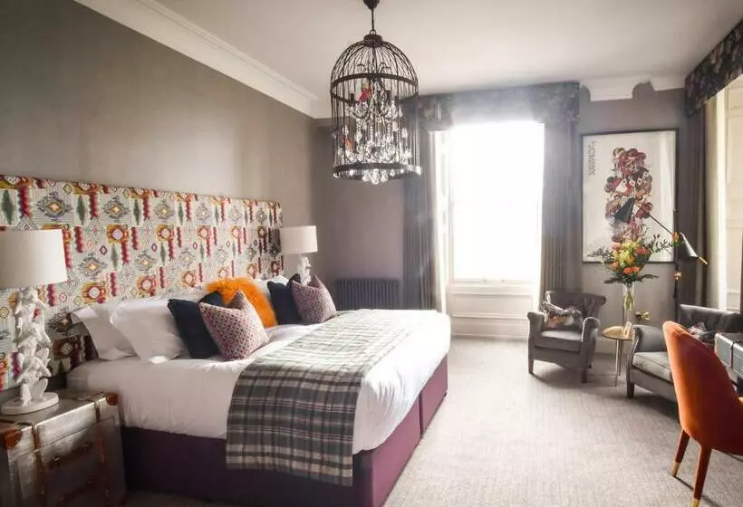 Hotelli The Meadowpark Bar, Kitchen & Rooms