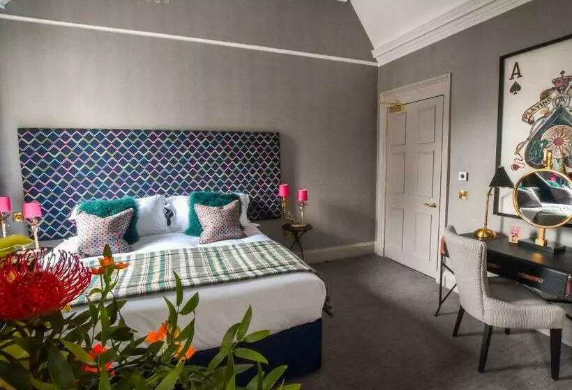 Hotelli The Meadowpark Bar, Kitchen & Rooms