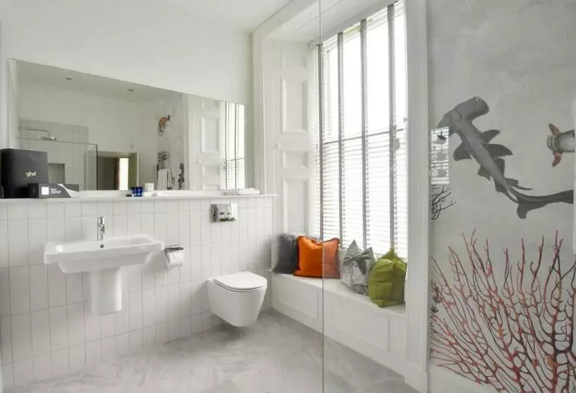 Hotelli The Meadowpark Bar, Kitchen & Rooms