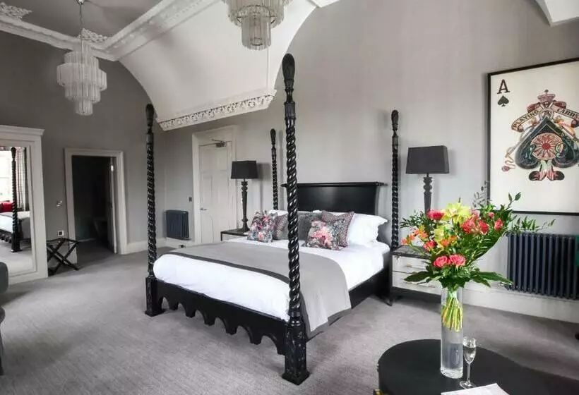 Hotelli The Meadowpark Bar, Kitchen & Rooms