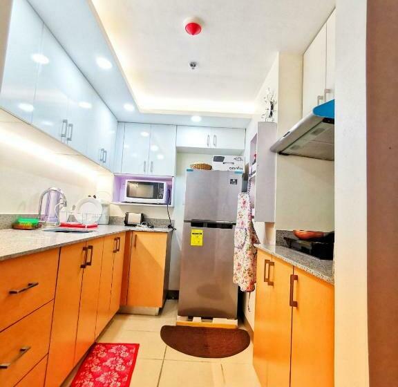 Manhattan Plaza Tower 2 With Balcony, Mini Karaoke, Pool, Can Cook