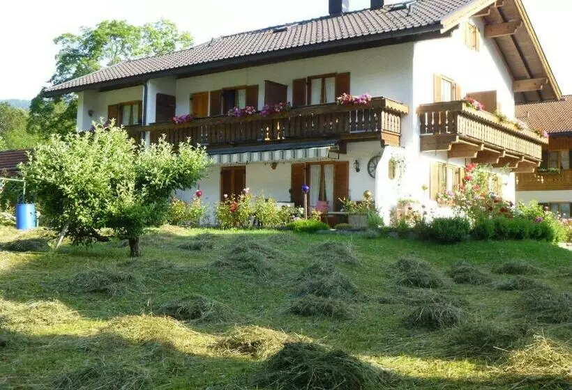Aamiaismajoitus (B&B) Gästehaus Kurparkfrieden