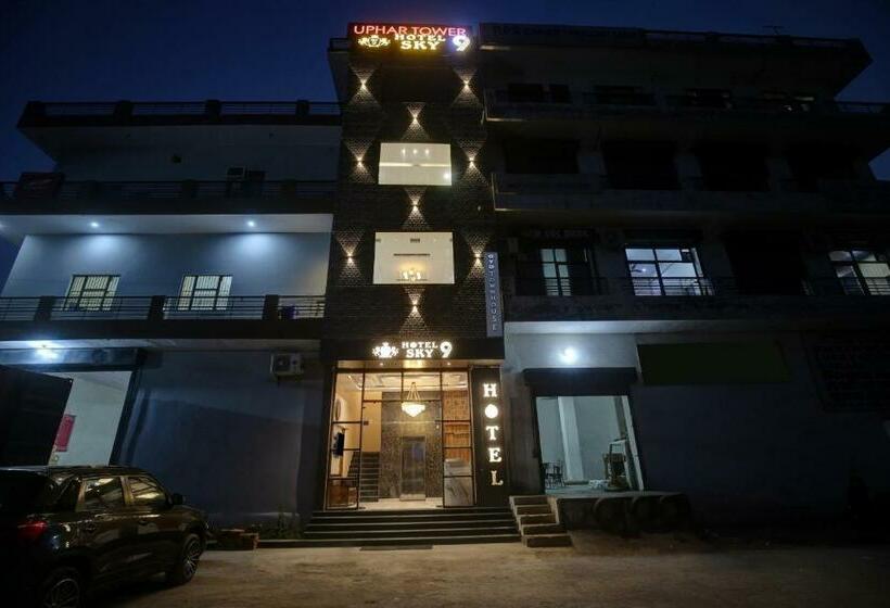 בית מלון כפרי Townhouse Sky