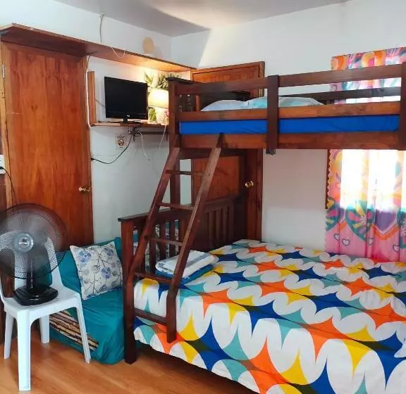 ペンション Puerto Galera Transient Kubo Guest Place