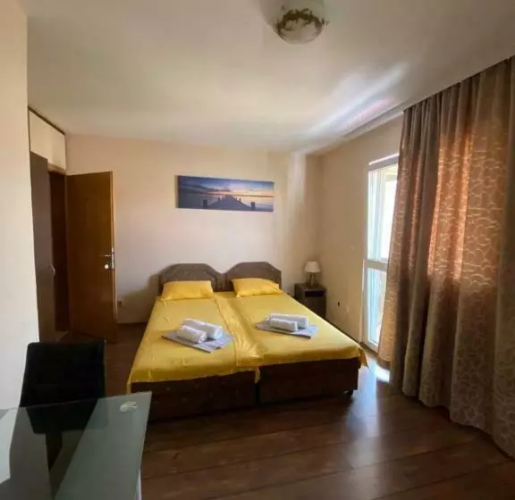 پانسیون Apartments And Rooms Grande Casa