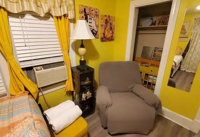 Majatalo Room In Guest Room   Yellow Rm Dover  Del State, Bayhealth  Dov Base