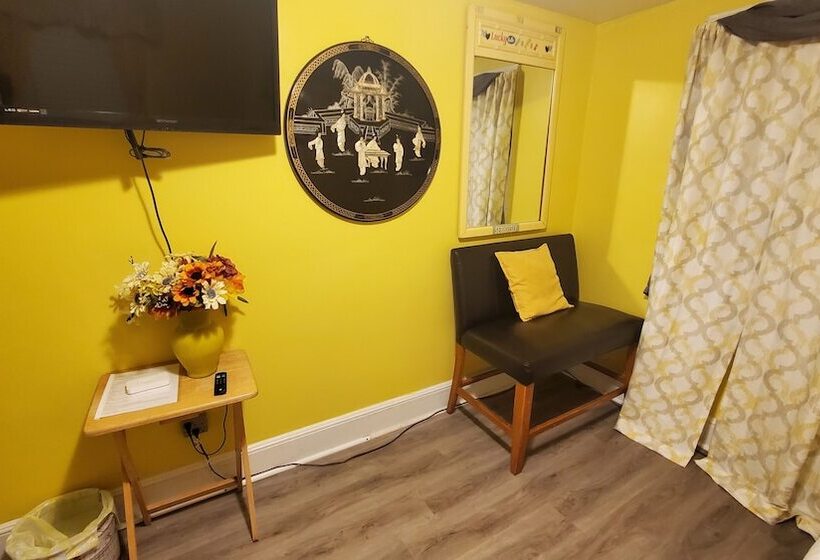 پانسیون Room In Guest Room   Yellow Rm Dover  Del State, Bayhealth  Dov Base