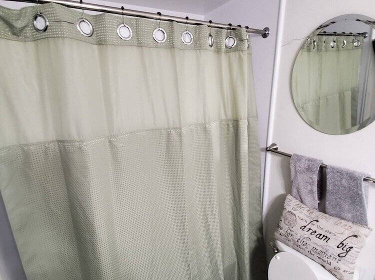 پانسیون Room In Guest Room   Yellow Rm Dover  Del State, Bayhealth  Dov Base