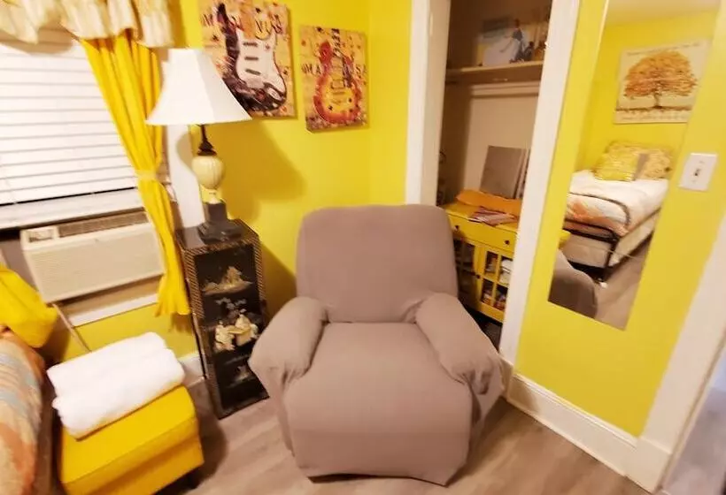 Majatalo Room In Guest Room   Yellow Rm Dover  Del State, Bayhealth  Dov Base