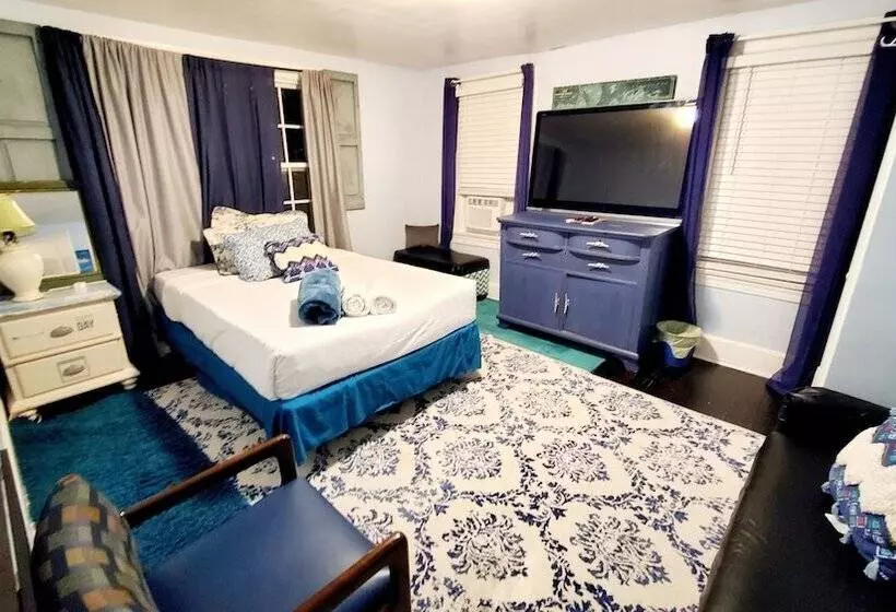 Majatalo Room In Guest Room   Yellow Rm Dover  Del State, Bayhealth  Dov Base