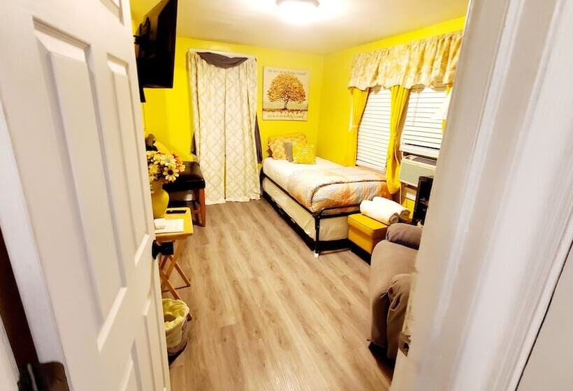 پانسیون Room In Guest Room   Yellow Rm Dover  Del State, Bayhealth  Dov Base