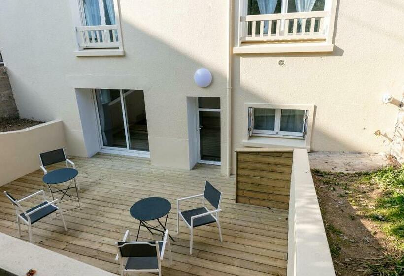 צימר La Belle Poule : Chambre Spacieuse Avec Sdb Privative, Cuisine Et Salon Partagés, Terrasse, Proche F