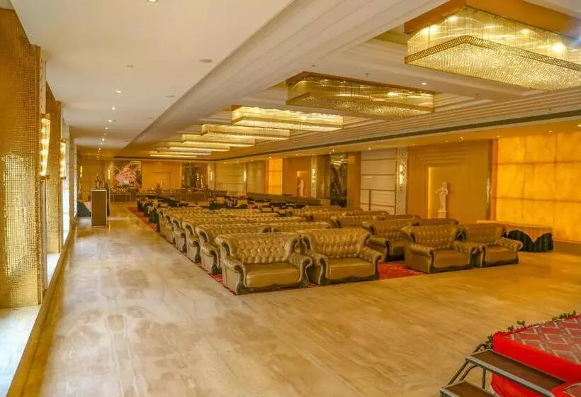 Four Leaf Hotel,budaun