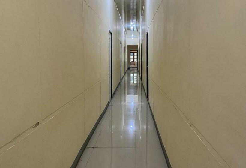 בית מלון כפרי Reddoorz @ Merauke City Center