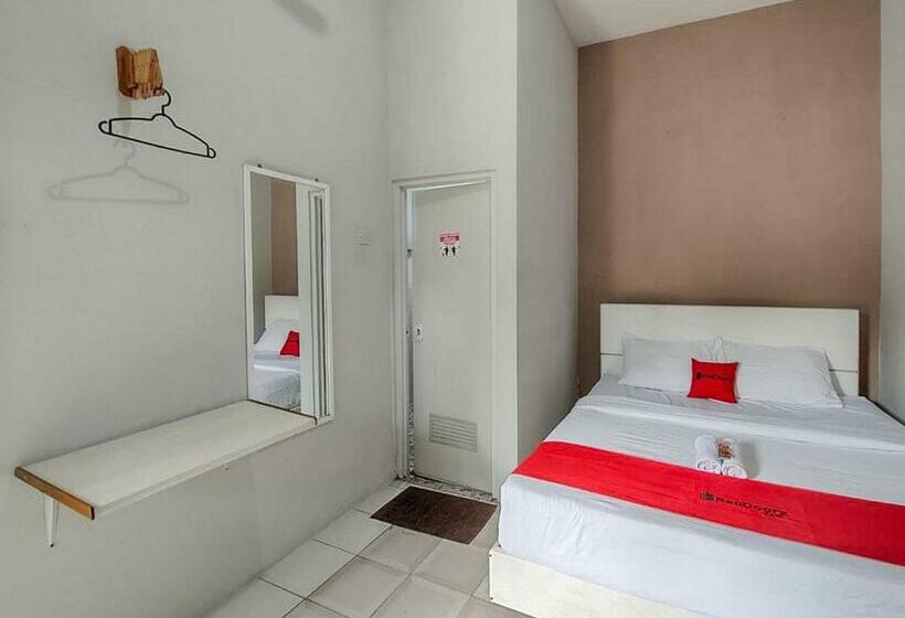 Hotell Reddoorz Near Alun Alun Batu 2