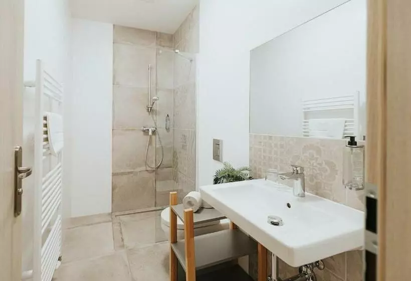 Majatalo Orava Village