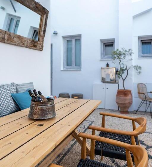 צימר F Charm All Suites   Adults Only