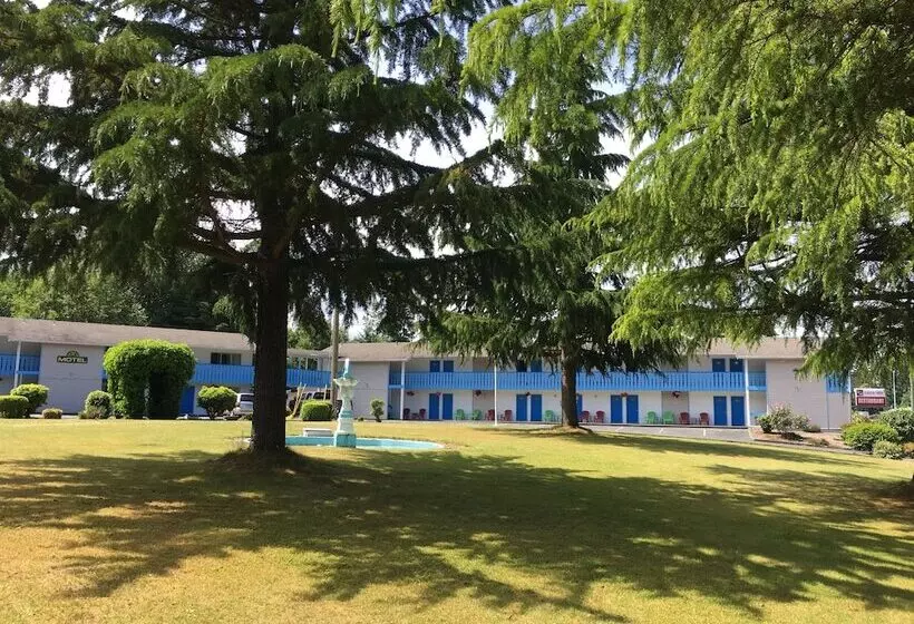Fuller Lake Chemainus Motel