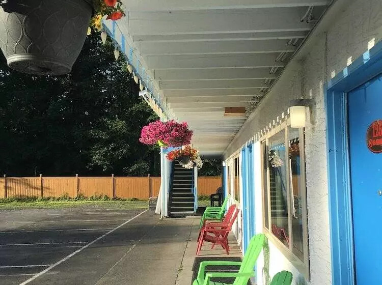 Fuller Lake Chemainus Motel