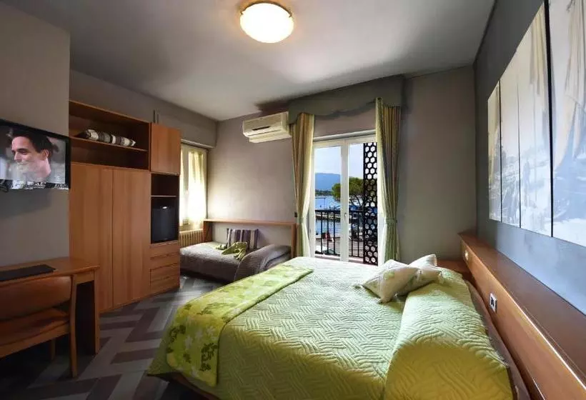 Ambra Hotel   The Only Central Lakeside Hotel In Iseo