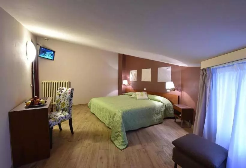 Ambra Hotel   The Only Central Lakeside Hotel In Iseo