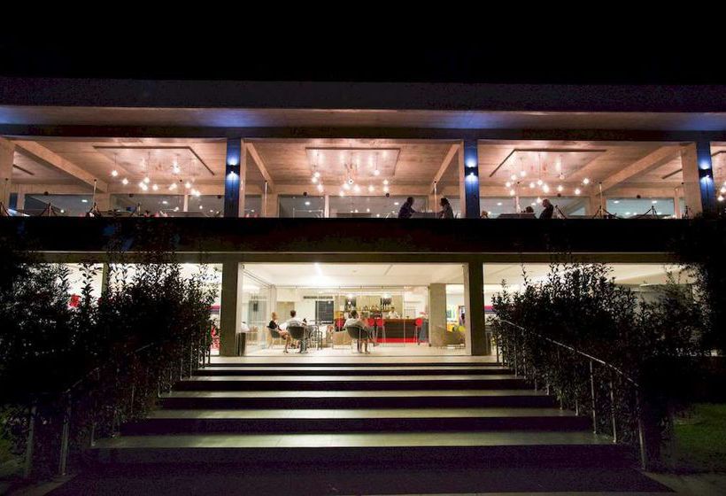 فندق Buca Beach Resort