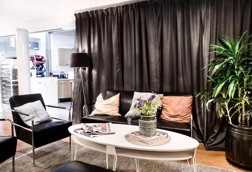 בית מלון כפרי L Morby Danderyd Hospital