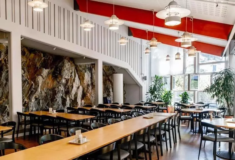 בית מלון כפרי L Morby Danderyd Hospital