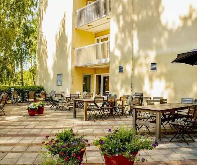 בית מלון כפרי L Morby Danderyd Hospital