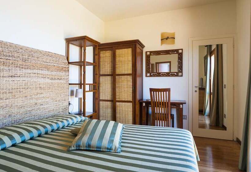 酒店 La Perla Del Golfo