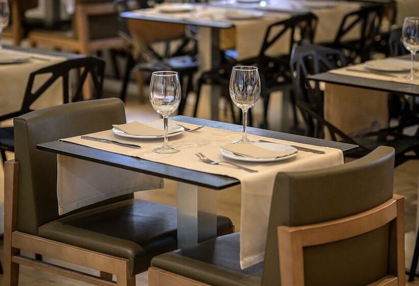 هتل Neomagna Madrid