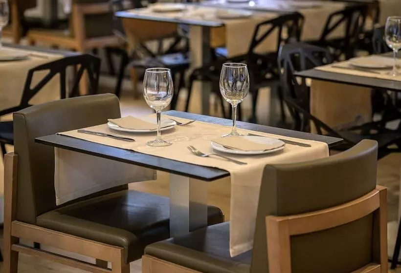 هتل Neomagna Madrid