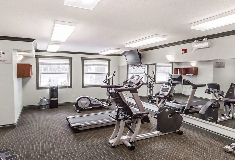 Velora Hinton, Ascend Hotel Collection