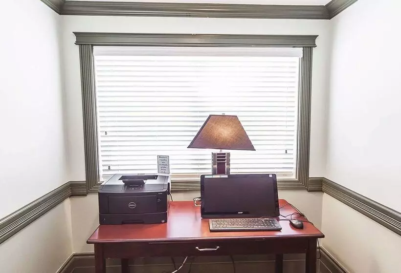 Velora Hinton, Ascend Hotel Collection