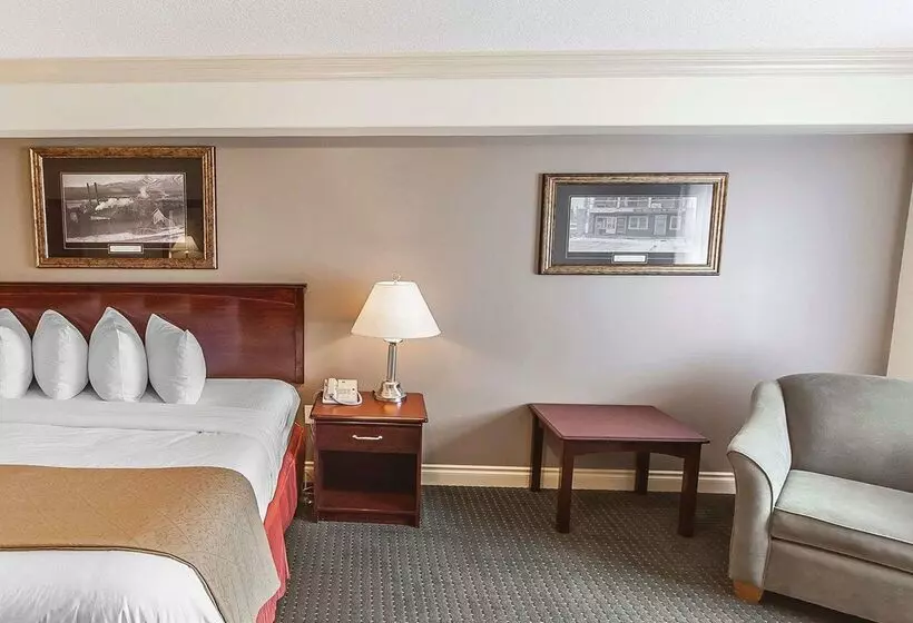 Velora Hinton, Ascend Hotel Collection