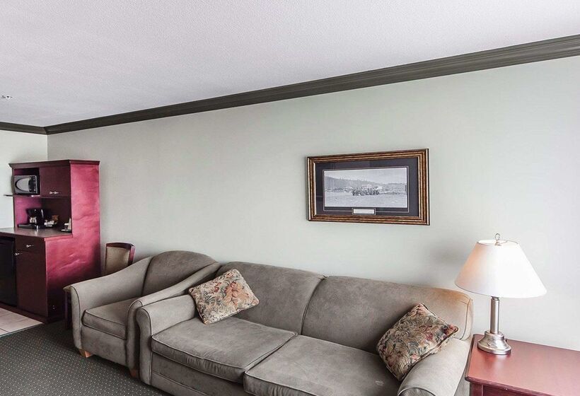 Velora Hinton, Ascend Hotel Collection