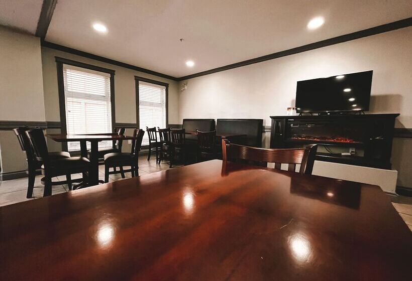 Velora Hinton, Ascend Hotel Collection