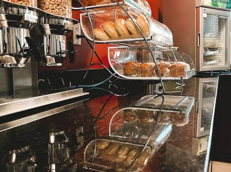 Velora Hinton, Ascend Hotel Collection