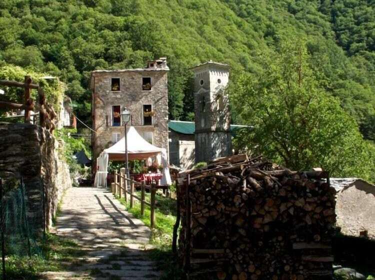 בית מלון כפרי Borgo Isola Santa