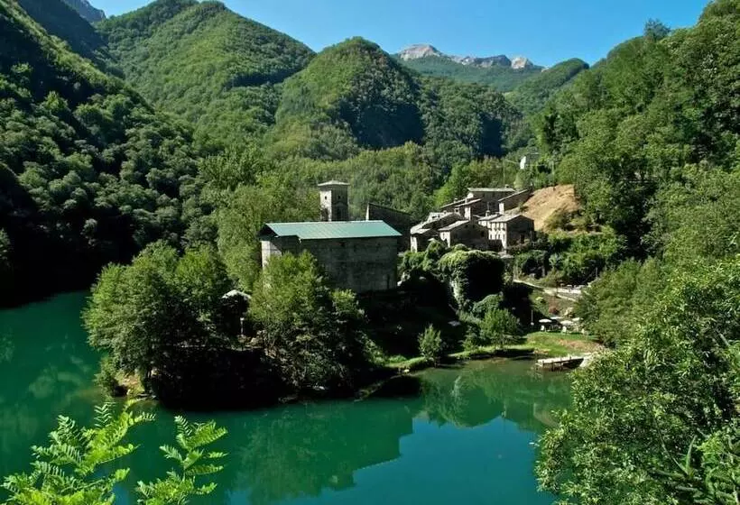 בית מלון כפרי Borgo Isola Santa