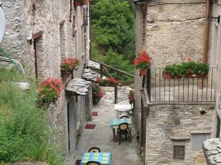 בית מלון כפרי Borgo Isola Santa