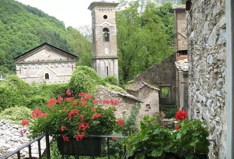 בית מלון כפרי Borgo Isola Santa