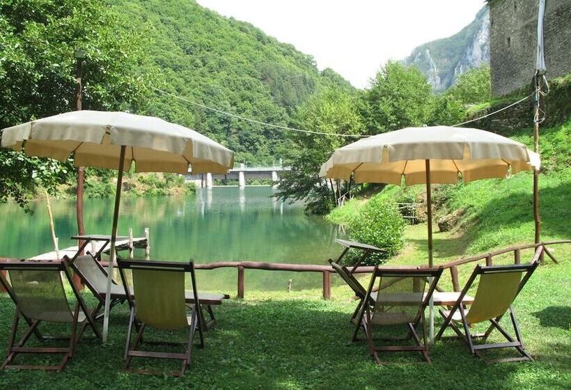 בית מלון כפרי Borgo Isola Santa