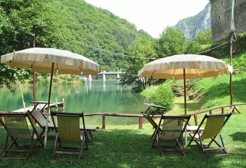 בית מלון כפרי Borgo Isola Santa